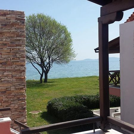 Beachfront Stylish Maisonette In إيريسوس المظهر الخارجي الصورة
