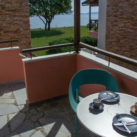 Beachfront Stylish Maisonette In إيريسوس المظهر الخارجي الصورة