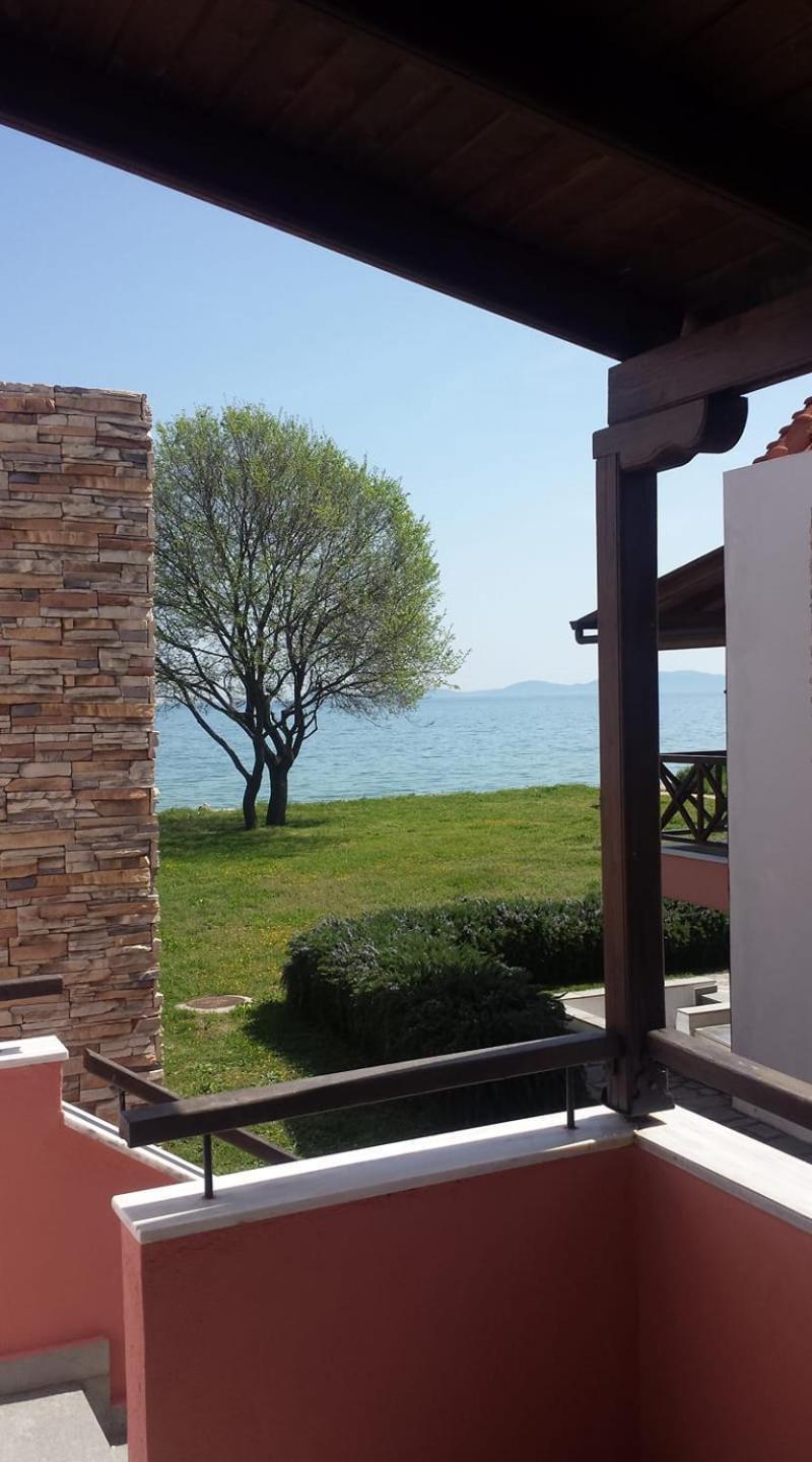Beachfront Stylish Maisonette In إيريسوس المظهر الخارجي الصورة