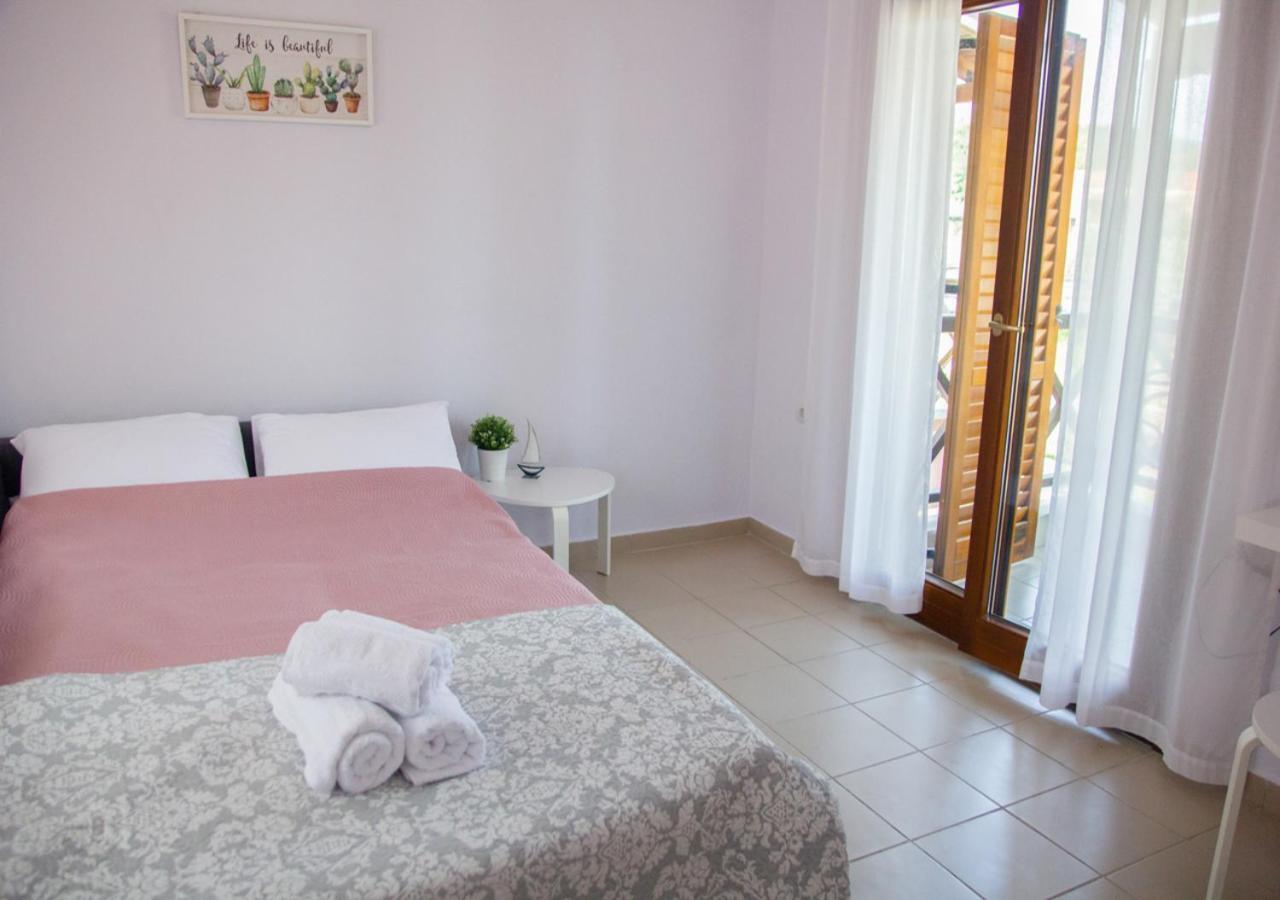 Beachfront Stylish Maisonette In إيريسوس المظهر الخارجي الصورة