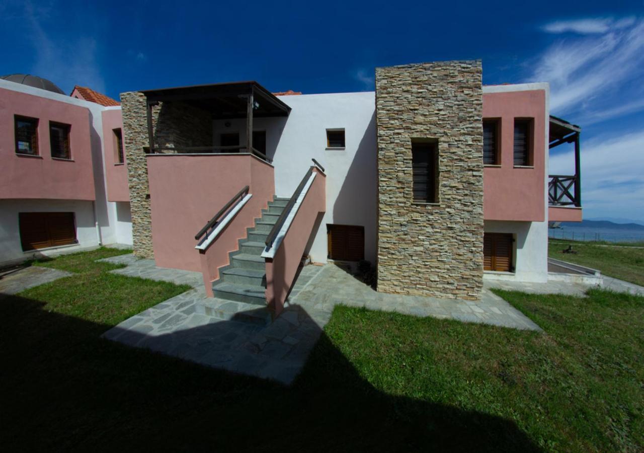 Beachfront Stylish Maisonette In إيريسوس المظهر الخارجي الصورة