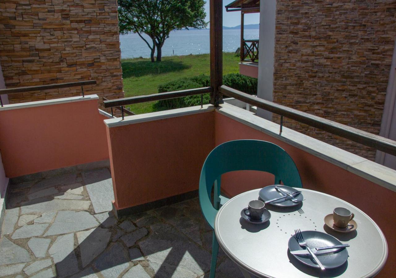 Beachfront Stylish Maisonette In إيريسوس المظهر الخارجي الصورة